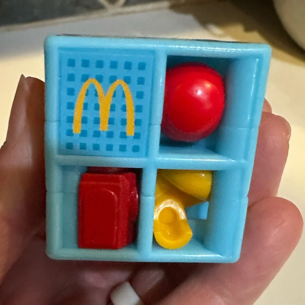LIL MCDONALDS PLAY PLACE AREA TOY TINY MINI HAPPY MEAL BOX 3 & UNDER W/ STICKERS